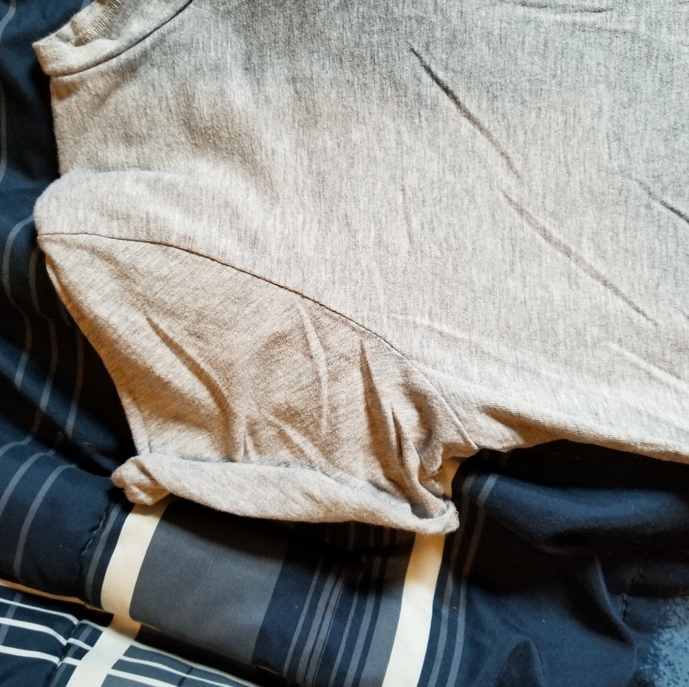 Basic gray t-shirt - Picture 2 of 4